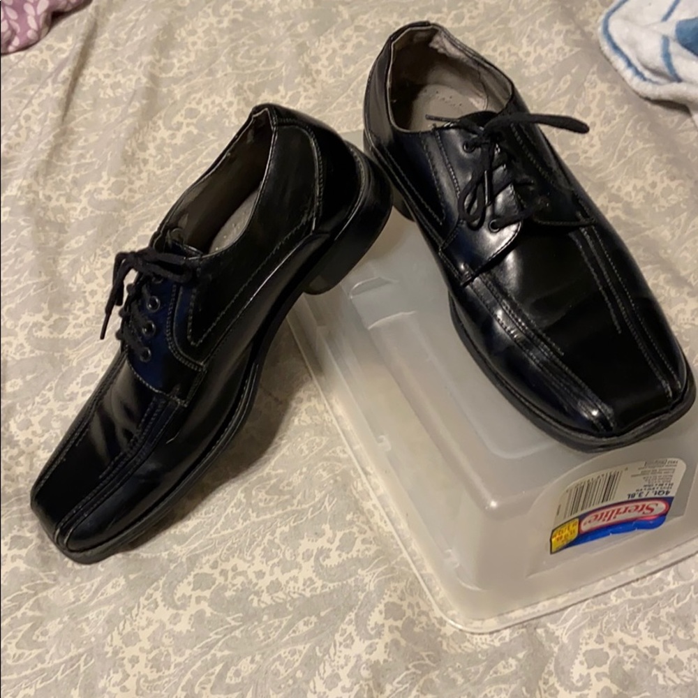 Boys shoes